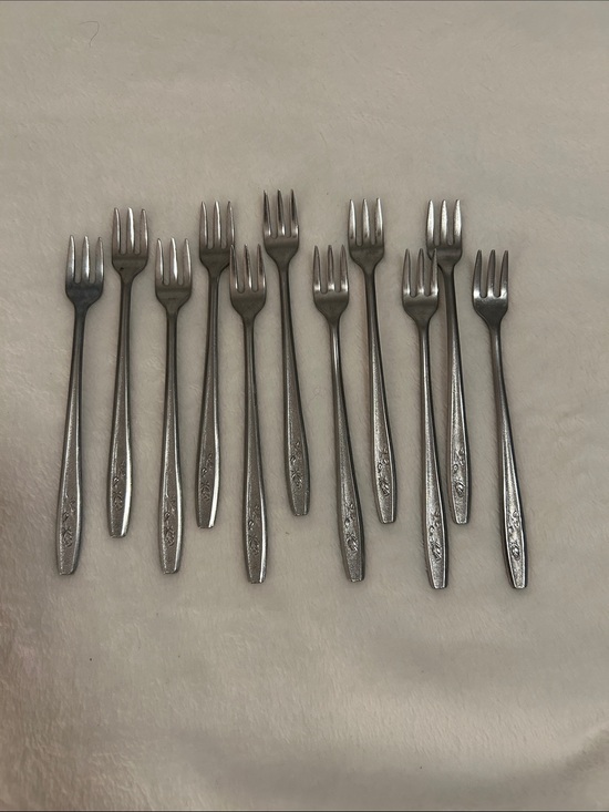 Oneida Other - Oneida cocktail forks by "Simeon L. & George H. Rogers Co.” set of 11
